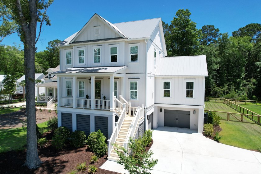 This Southern coastal chic family home is situated on a .4-acre - Beach Home for sale in Mount Pleasant, South Carolina on Beachhouse.com