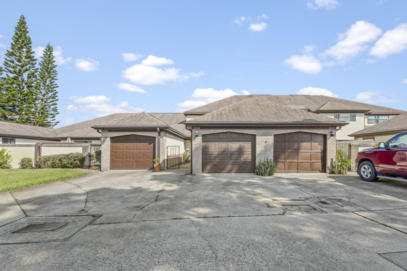 Welcome to this charming 2 bedroom, 2.5 bathroom townhome in the - Beach Townhome/Townhouse for sale in Titusville, Florida on Beachhouse.com