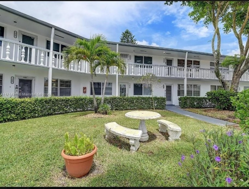 Charming and updated Condo nestled in Century Village Community - Beach Condo for sale in West Palm Beach, Florida on Beachhouse.com