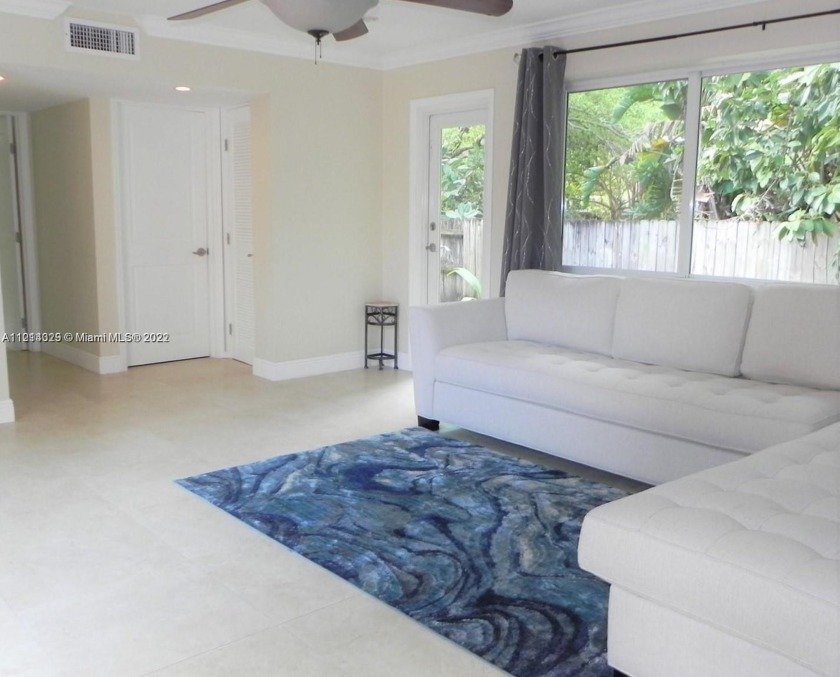 Beautiful single-family home with a large fenced yard, nice - Beach Home for sale in Hollywood, Florida on Beachhouse.com