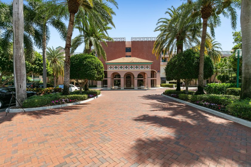 Prime location in Mizner Village, Mizner Court is a gated - Beach Condo for sale in Boca Raton, Florida on Beachhouse.com