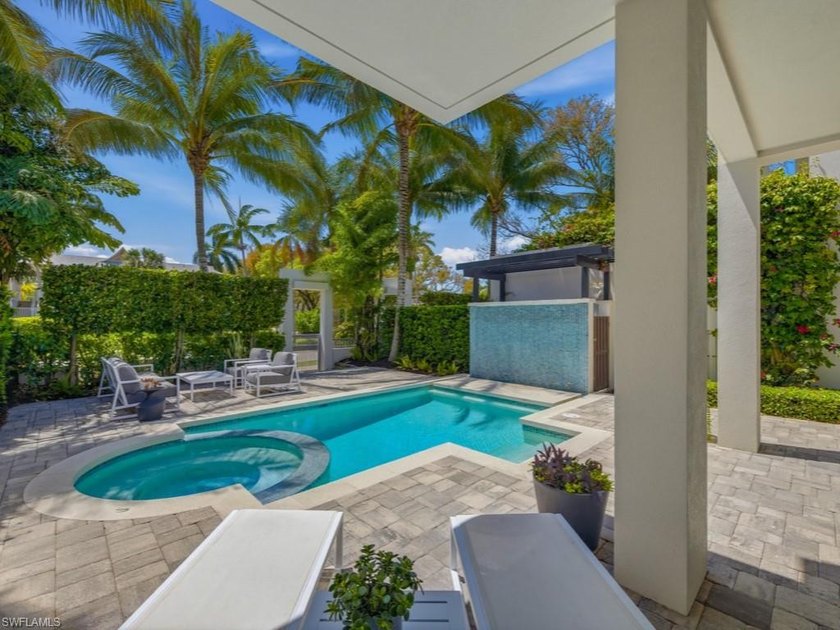 One of just five contemporary townhomes in Banyan Corners, this - Beach Townhome/Townhouse for sale in Naples, Florida on Beachhouse.com