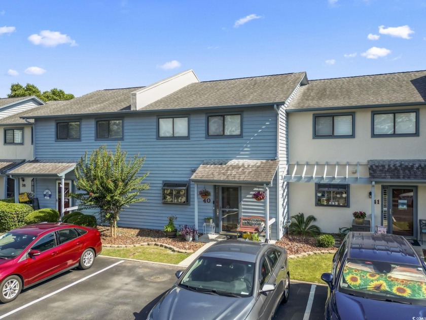 Welcome to this beautifully renovated 2-bedroom, 2.5-bathroom - Beach Townhome/Townhouse for sale in Little River, South Carolina on Beachhouse.com