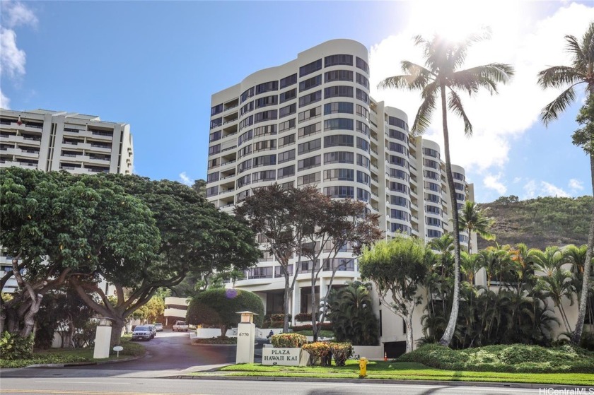 PRICED FOR A QUICK SALE. Spacious 2-bedroom/2-bath/2-covered - Beach Condo for sale in Honolulu, Hawaii on Beachhouse.com