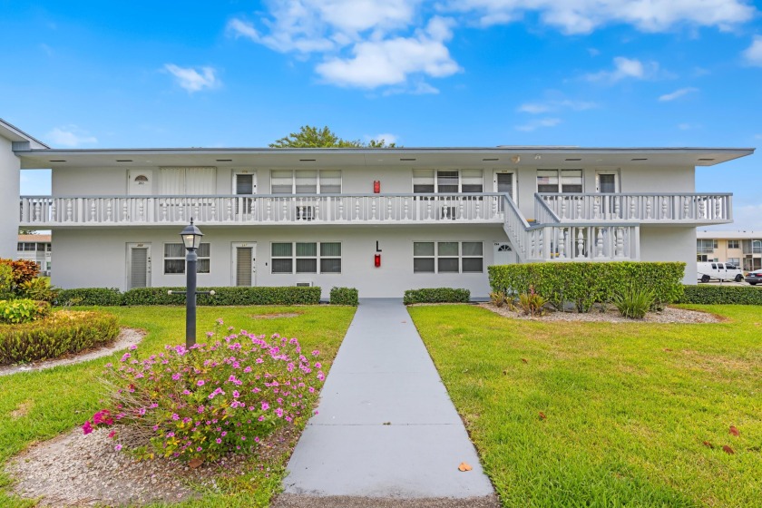 Remodeled one bedroom condo featuring garden view from the - Beach Condo for sale in West Palm Beach, Florida on Beachhouse.com