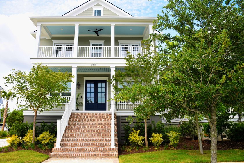Elegant Daniel Island residence located in Smythe Park, where - Beach Home for sale in Charleston, South Carolina on Beachhouse.com