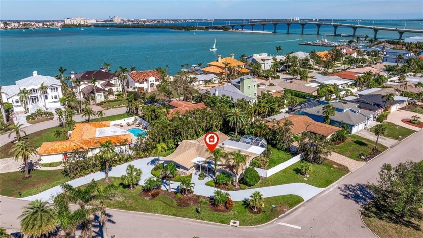 NEW PRICE IMPROVEMENT and NEW HOME WARRANTY! This home now comes - Beach Home for sale in Tierra Verde, Florida on Beachhouse.com