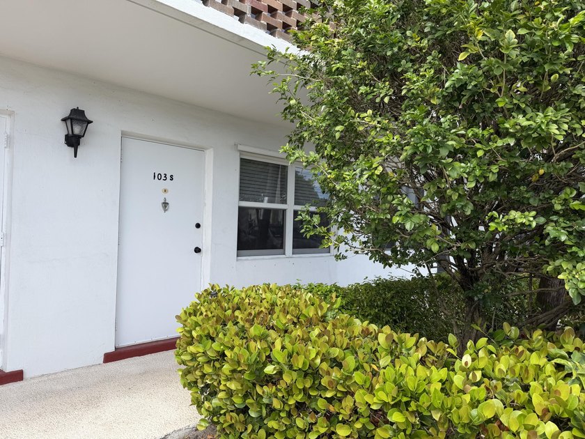 Desirable first floor condo in fabulous move- in condition - Beach Condo for sale in Lighthouse Point, Florida on Beachhouse.com