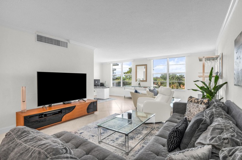Beautiful light and bright updated condo with 9 foot ceilings - Beach Condo for sale in Boca Raton, Florida on Beachhouse.com