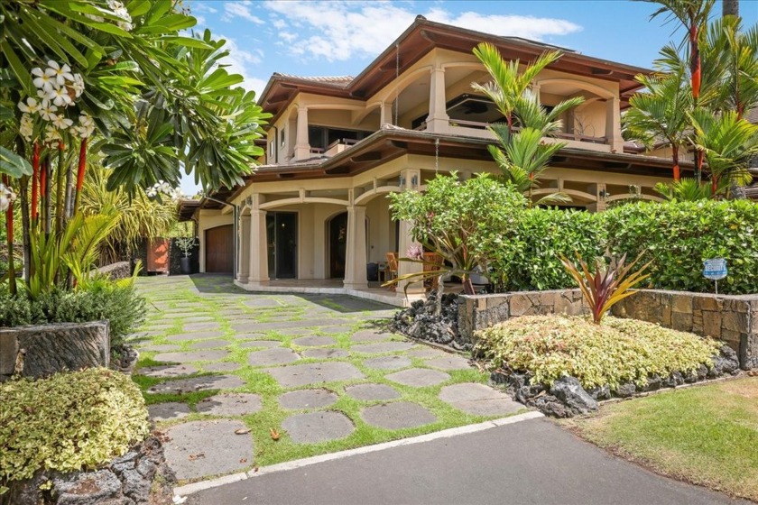 Welcome to your Hawaiian paradise! This luxurious 4-bedroom - Beach Home for sale in Kailua Kona, Hawaii on Beachhouse.com