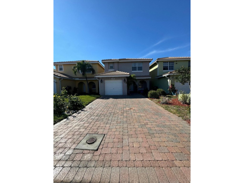 Welcome to this stunning single family home located in the gated - Beach Home for sale in West Palm Beach, Florida on Beachhouse.com