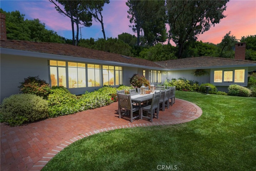 Nestled on a quiet street, this home exudes peace and beauty - Beach Home for sale in Rolling Hills, California on Beachhouse.com