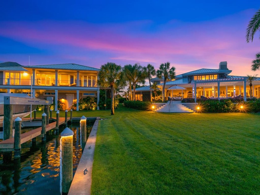 An island retreat that will indulge one in true refined living - Beach Home for sale in Nokomis, Florida on Beachhouse.com