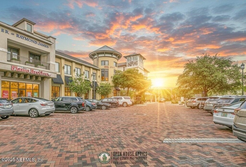 PRICED TO SELL! Live the beautiful life in this gorgeous condo - Beach Condo for sale in Jacksonville, Florida on Beachhouse.com