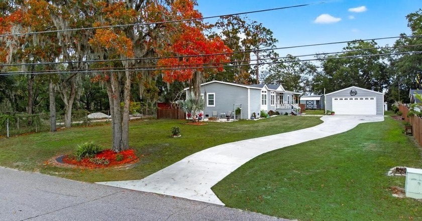 Welcome to this spacious and inviting 3 bedroom, 2 bath home - Beach Home for sale in Jacksonville, Florida on Beachhouse.com