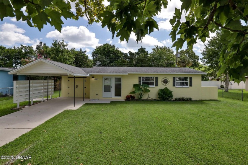 No Flooding!!! This 3-bedroom, 1-bathroom home is perfect for - Beach Home for sale in South Daytona, Florida on Beachhouse.com