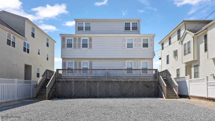 FANTASTIC PRICE! 3 Bedroom, 1.5 bath gemini style townhome with - Beach Townhome/Townhouse for sale in Sea Isle City, New Jersey on Beachhouse.com