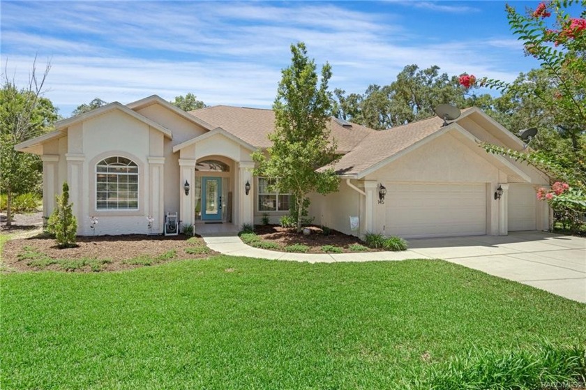 Beautifully updated pool home in the Sugarmill Woods golf - Beach Home for sale in Homosassa, Florida on Beachhouse.com