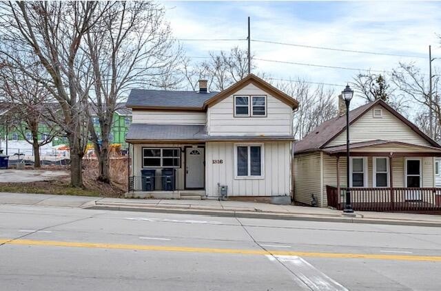 This cozy & well-maintained 4-bedroom, 1-bath home offers the - Beach Home for sale in Sheboygan, Wisconsin on Beachhouse.com