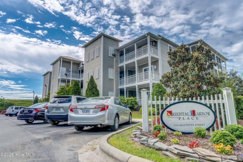 Breathtaking views abound in this 3 bedrooms/2 bathroom prime - Beach Condo for sale in Oriental, North Carolina on Beachhouse.com