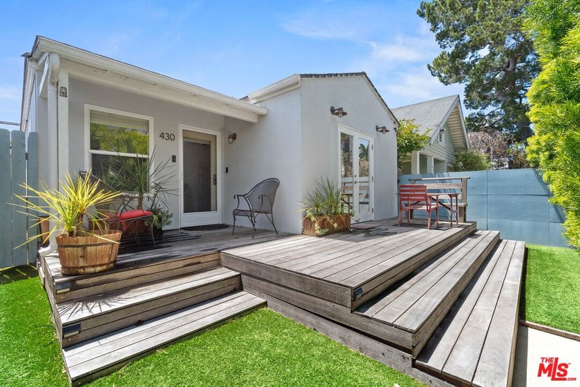 This wonderful 3-bedroom, 2-bathroom gem perfectly captures the - Beach Home for sale in Venice, California on Beachhouse.com