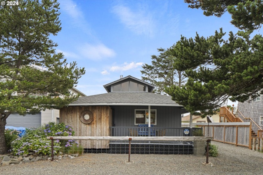 This delightful beach cottage is just a few blocks from a - Beach Home for sale in Rockaway Beach, Oregon on Beachhouse.com