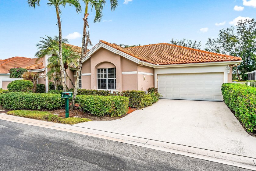 Elegantly remodeled estate home with expansive lake and golf - Beach Home for sale in Palm Beach Gardens, Florida on Beachhouse.com