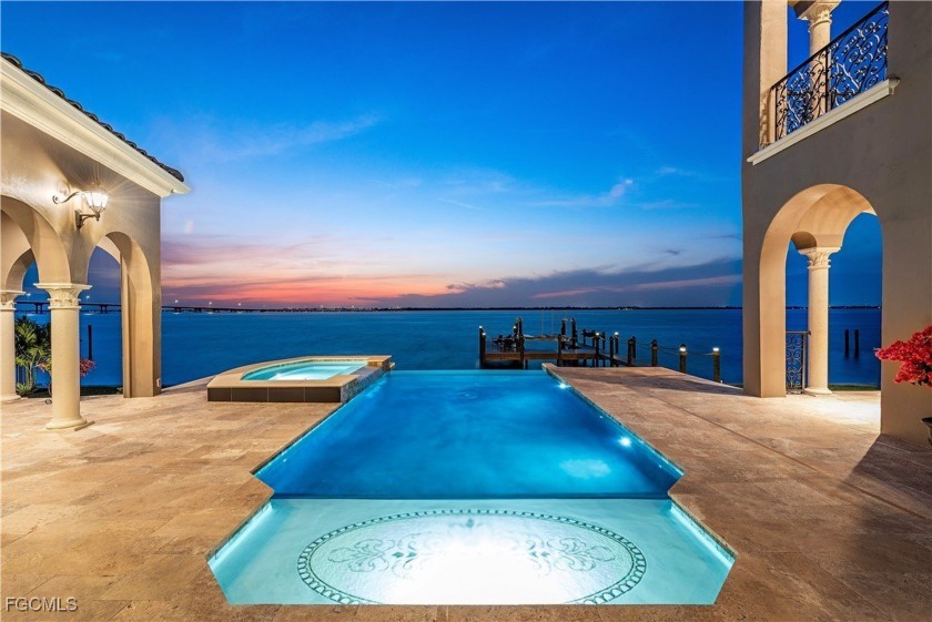 Welcome to 3914 W Riverside Drive. This stunning Caloosahatchee - Beach Home for sale in Fort Myers, Florida on Beachhouse.com