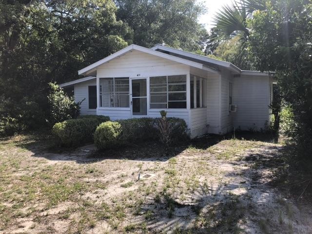 MOTIVATED SELLER !  BRING OFFER ! ! This 1926 Florida cottage - Beach Home for sale in Carabelle, Florida on Beachhouse.com