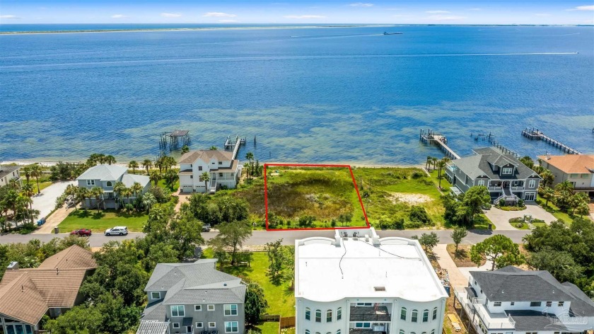 This is the only waterfront lot currently available. The parcel - Beach Lot for sale in Gulf Breeze, Florida on Beachhouse.com