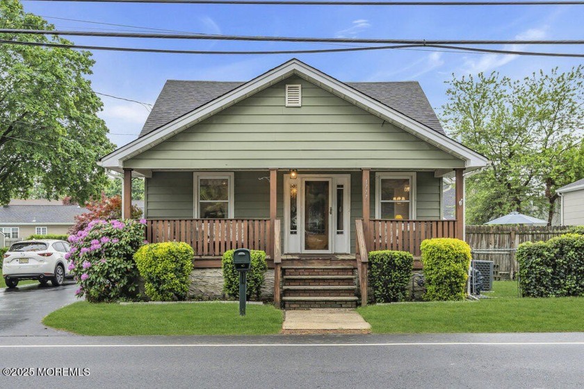 Welcome to your new home in Wall Township. 4 bedroom, 1 1/2 - Beach Home for sale in Wall, New Jersey on Beachhouse.com