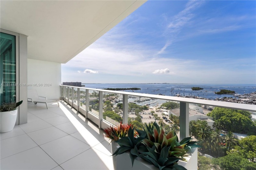 This exquisite luxury condo located in the Grovenor House and - Beach Condo for sale in Miami, Florida on Beachhouse.com