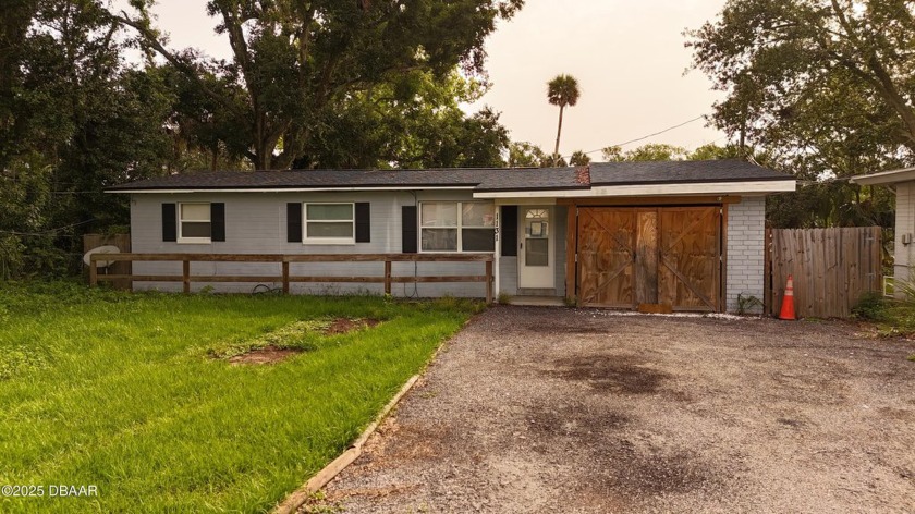 Opportunity Knocks in Daytona Beach! This 3-bedroom, 1-bath home - Beach Home for sale in Daytona Beach, Florida on Beachhouse.com
