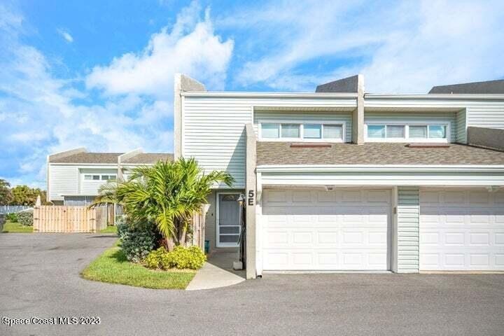 Situated in the heart of prestigious Melbourne Beach on west - Beach Townhome/Townhouse for sale in Melbourne Beach, Florida on Beachhouse.com