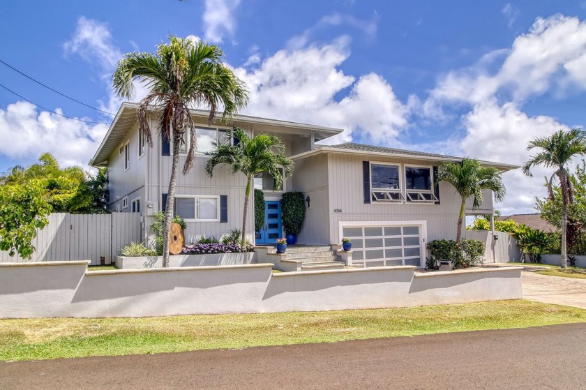 Rarely available Hundley Heights home perched on a promontory - Beach Home for sale in Kapaa, Hawaii on Beachhouse.com