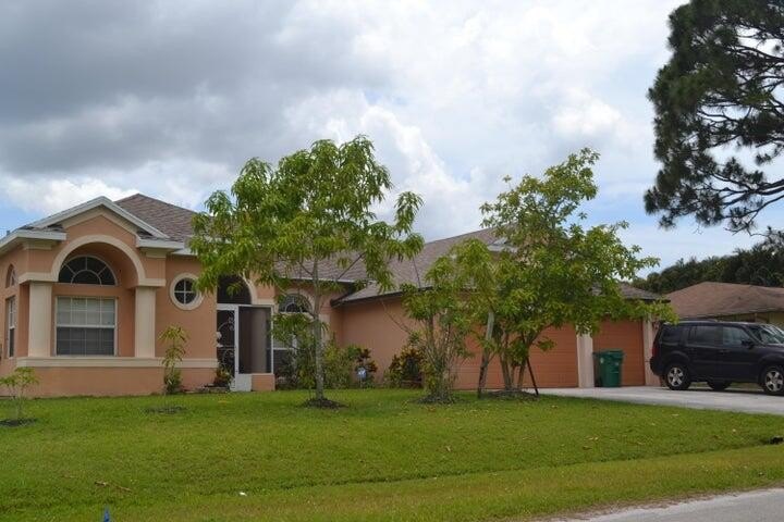Fantastic 4 Bed, 3 Bath Home with 3-Car Garage and 2395 sqft of - Beach Home for sale in Port Saint Lucie, Florida on Beachhouse.com