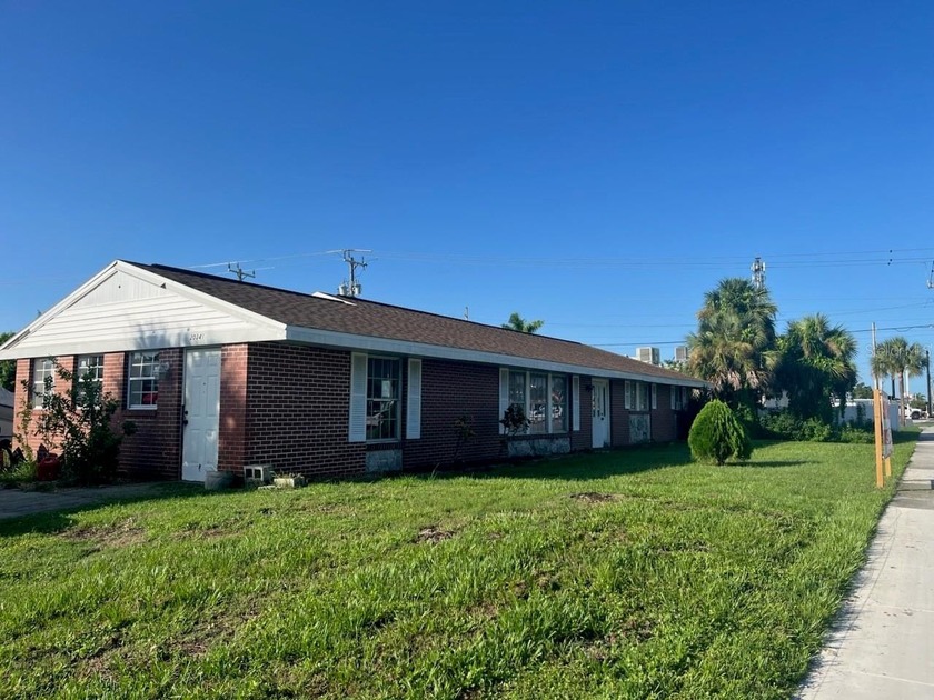 2200 Square foot brick home with high traffic count. Perfect for - Beach Commercial for sale in Port Charlotte, Florida on Beachhouse.com