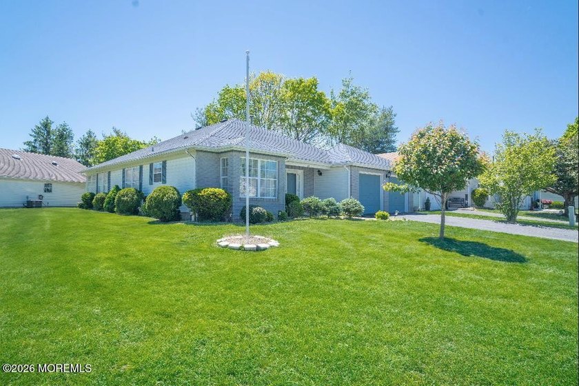 A RARE FIND - TWO-CAR GARAGE with double-wide driveway. A lovely - Beach Home for sale in Brick, New Jersey on Beachhouse.com