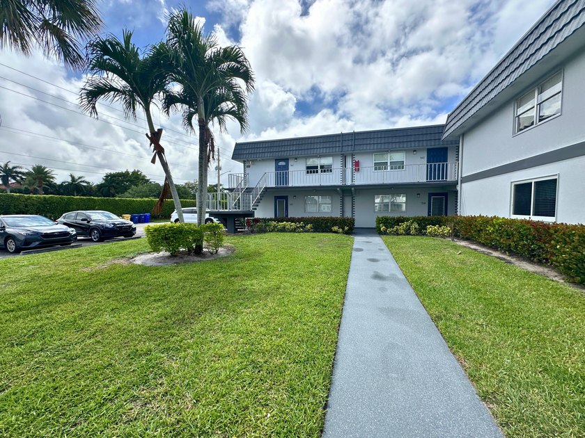 This move-in-ready 2BR/2BA ground-floor corner unit in Delray - Beach Condo for sale in Delray Beach, Florida on Beachhouse.com