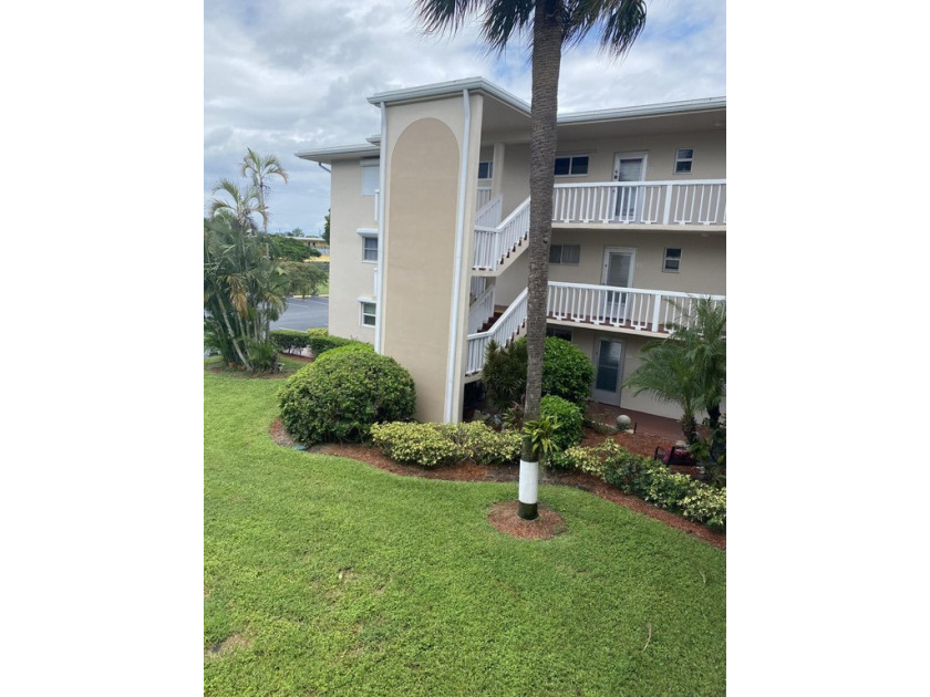 Nicely renovated CORNER unit in the beautiful community of Lake - Beach Condo for sale in Lake Worth, Florida on Beachhouse.com