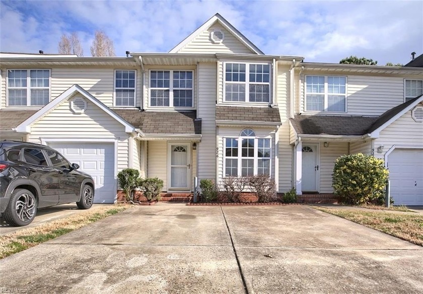 Welcome home to Inlet Point conveniently located in Hampton VA! - Beach Townhome/Townhouse for sale in Hampton, Virginia on Beachhouse.com