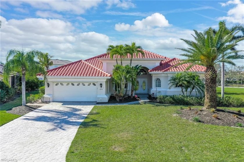 ***NEWER TILE ROOF***OVERSIZED, EXPANSIVE LOT SIZE***Welcome to - Beach Home for sale in Fort Myers, Florida on Beachhouse.com