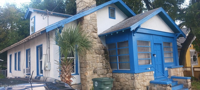 Historic home with lots of potential. This home needs some TLC - Beach Home for sale in Daytona Beach, Florida on Beachhouse.com