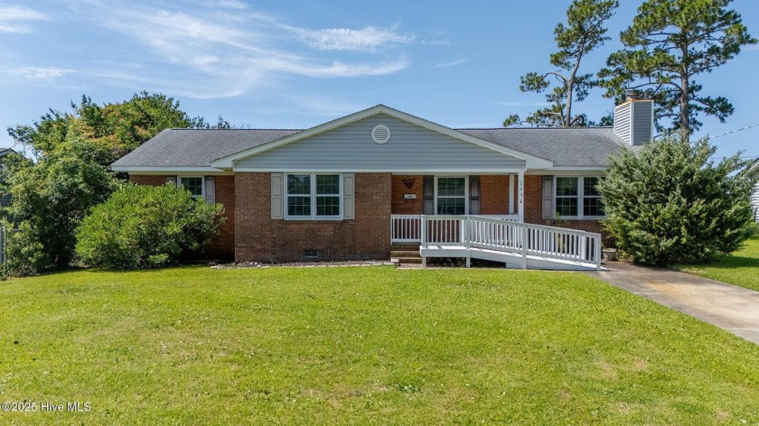 Waterfront home on Calico Creek featuring 3 bedrooms and 2 baths - Beach Home for sale in Morehead City, North Carolina on Beachhouse.com