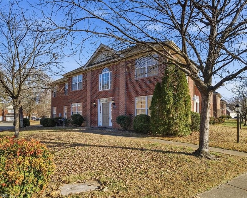 Welcome to this beautiful 3-bedroom, end unit townhome, located - Beach Townhome/Townhouse for sale in Suffolk, Virginia on Beachhouse.com