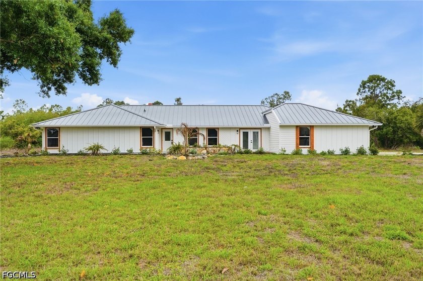 FULLY UPDATED COUNTRY HOMESTEAD IN THE HEART OF SOUTH FORT - Beach Home for sale in Fort Myers, Florida on Beachhouse.com