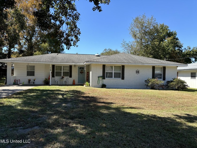 Wonderful spacious home for a large family with 5 bedrooms, 4 - Beach Home for sale in Long Beach, Mississippi on Beachhouse.com