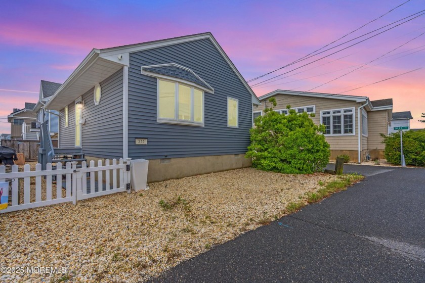 Oversized, 2 bedroom 1 bath bayside cottage.
OWNED LAND in OB2.
 - Beach Home for sale in Lavallette, New Jersey on Beachhouse.com