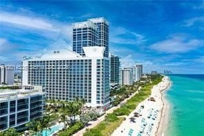LPH apt in the best line 1 Bed in Central Tower that offers 2 - Beach Condo for sale in Miami Beach, Florida on Beachhouse.com