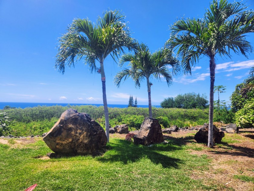 ALII HEIGHTS HOME ON OVERSIZED LOT, PANORAMIC SURF & SUNSET - Beach Home for sale in Kailua Kona, Hawaii on Beachhouse.com